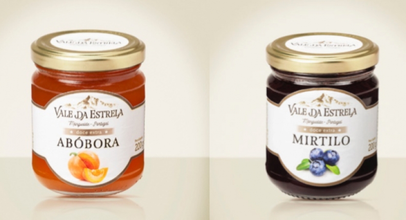 Doces com saber tradicional e fruta da época